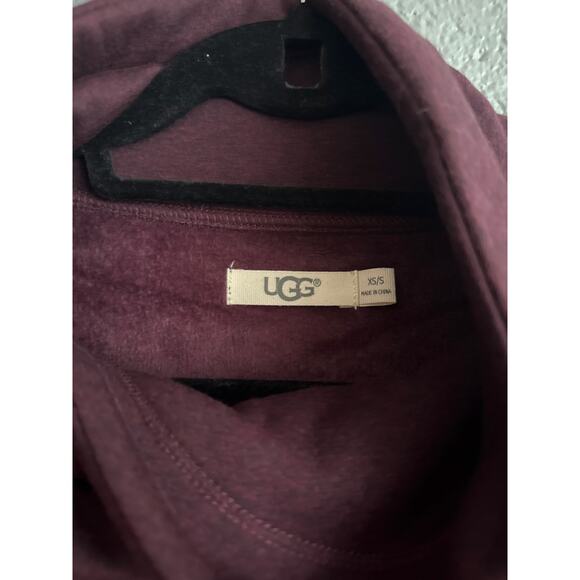 NWOT Women's Cozy Sherpa Ugg Astrid Poncho Sweater Robe in Burgundy size XS/S - Picture 3 of 4